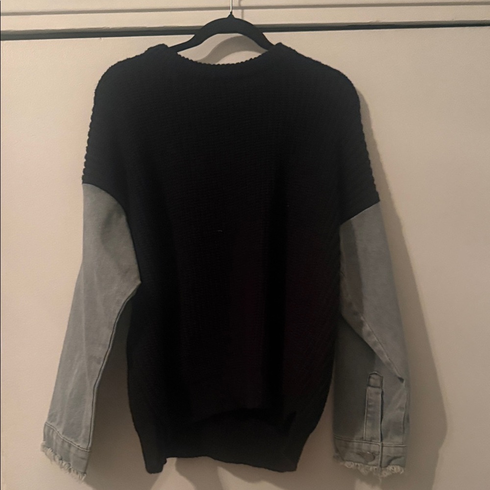 ViVI Women's Black and Gray Crewneck Sweater
